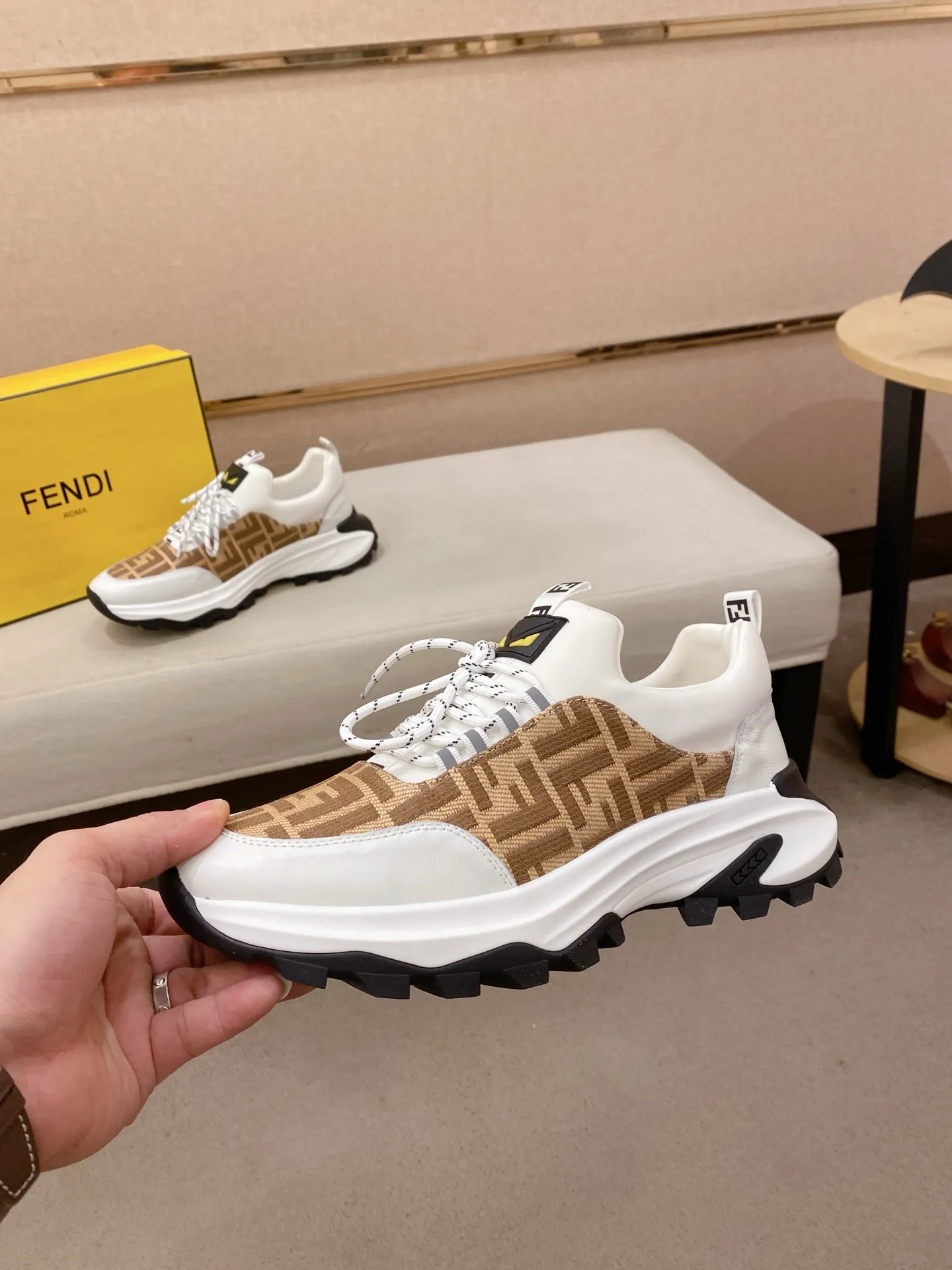 Men's shoes 💰 462💰 (fendi) New style 👊🏻 upper 🇮🇹 imported cowhide fabric 🇩🇪 lining imported sheepskin lining. The original outsole is molded to highlight the identity of every man, and the upper foot is elegant and stable🚶🏻🚶🏻The high-end custom counters reproduce the original version📯No matter the wind or rain, the shoe last remains unchanged and can withstand the verification of time🔍️,🔵 Size: 38-44
